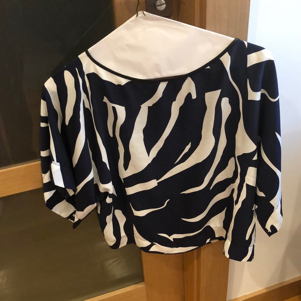 FRANSA Abstract Navy Blue White Flowy Blouse